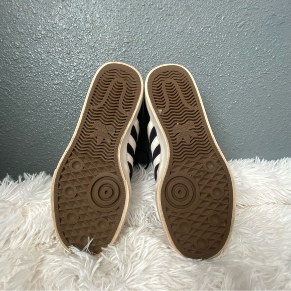 Adidas Low Top Shoes - Picture 6 of 8